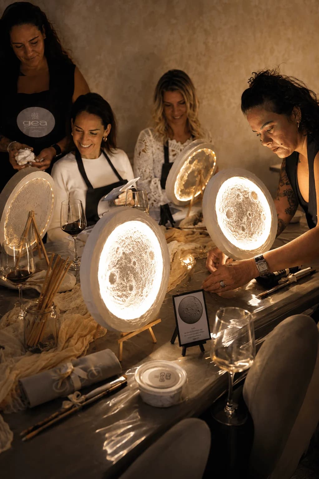 Taller de luna decorativa con textura y luz led en (DE)SPACIO